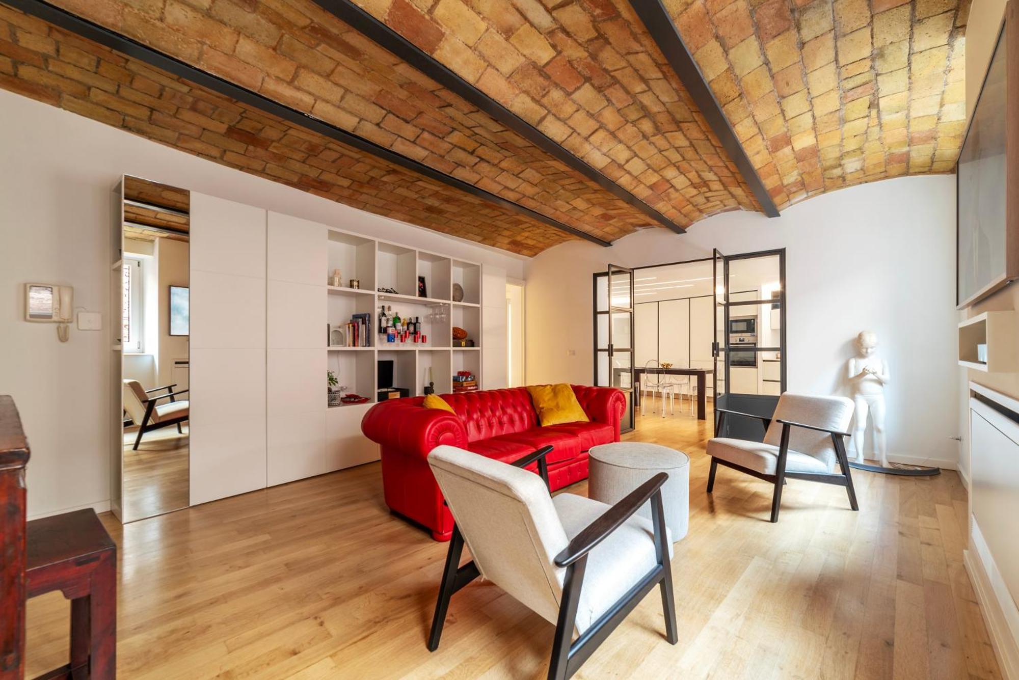 Apartment Luxury 3 Beds 3 Baths, Few Steps From Center *