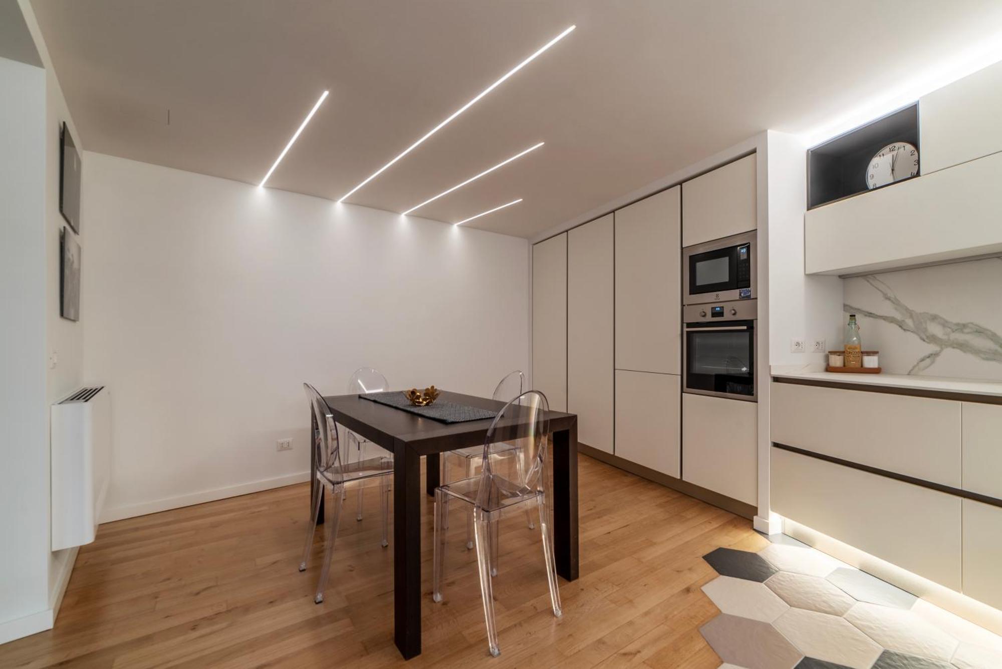 Luxury 3 Beds 3 Baths, Few Steps From Center