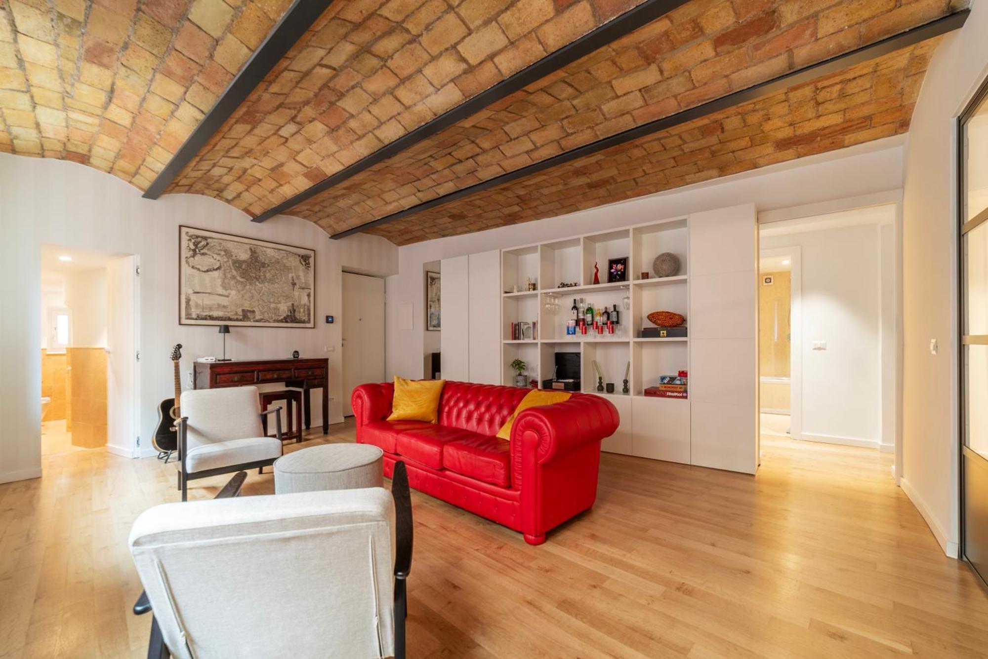 Luxury 3 Beds 3 Baths, Few Steps From Center * Rom