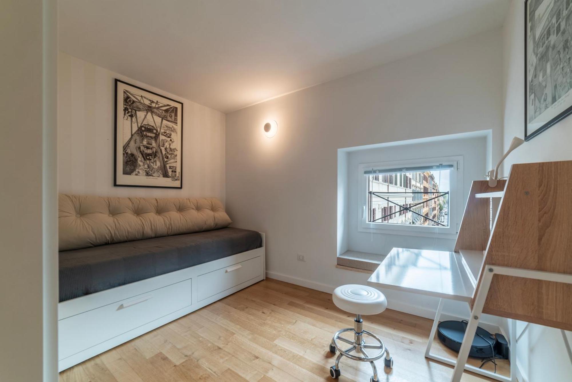 Luxury 3 Beds 3 Baths, Few Steps From Center *