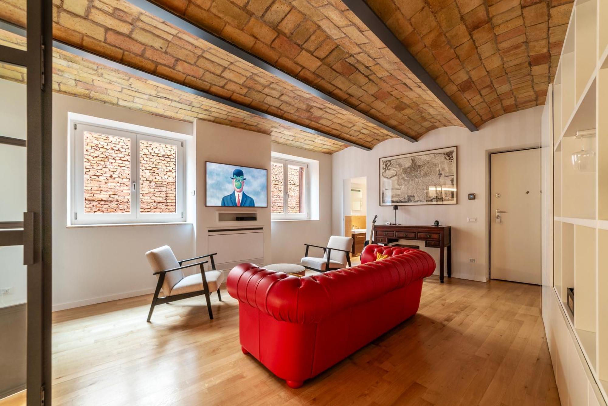 Luxury 3 Beds 3 Baths, Few Steps From Center * Rom