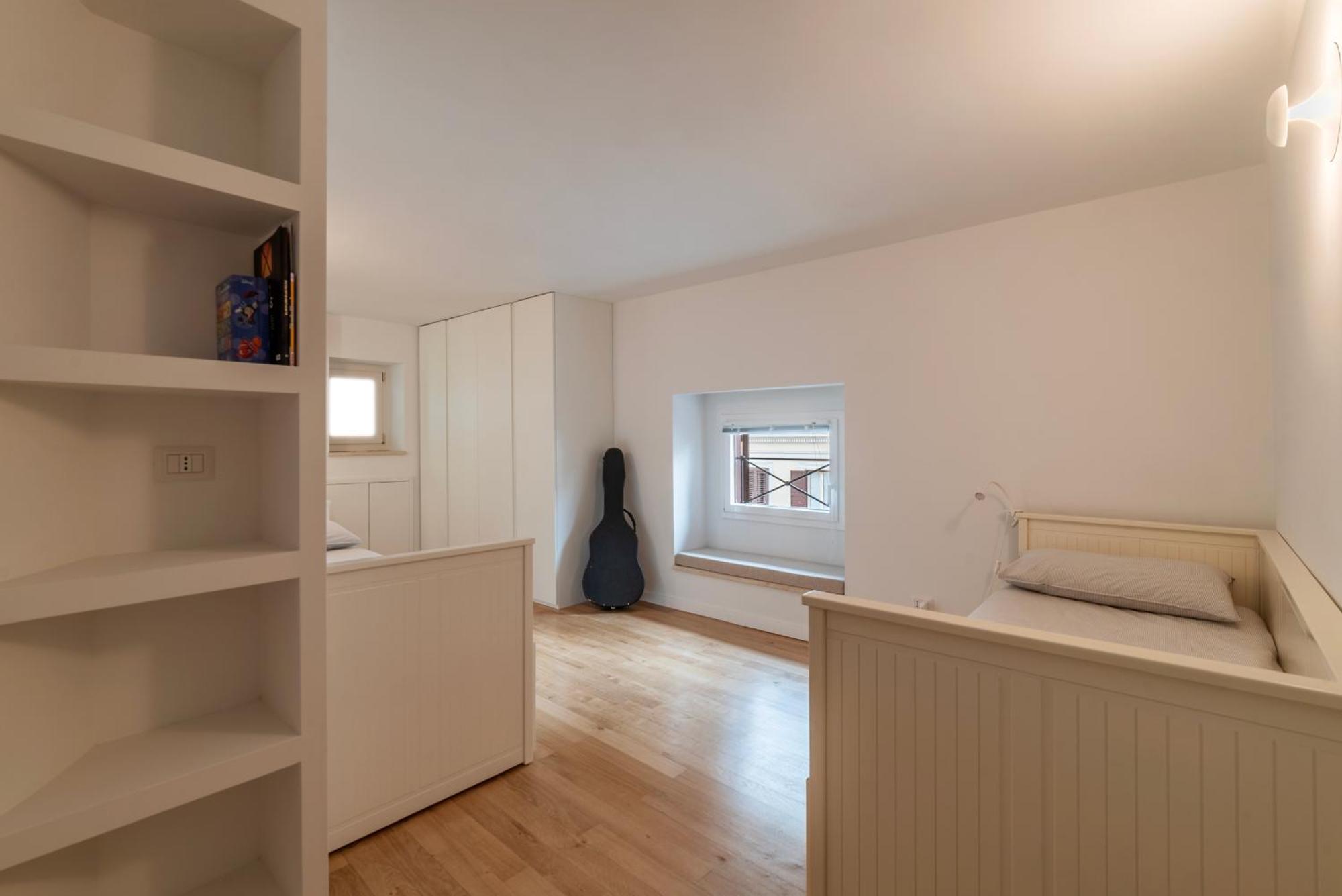 Apartment Luxury 3 Beds 3 Baths, Few Steps From Center *
