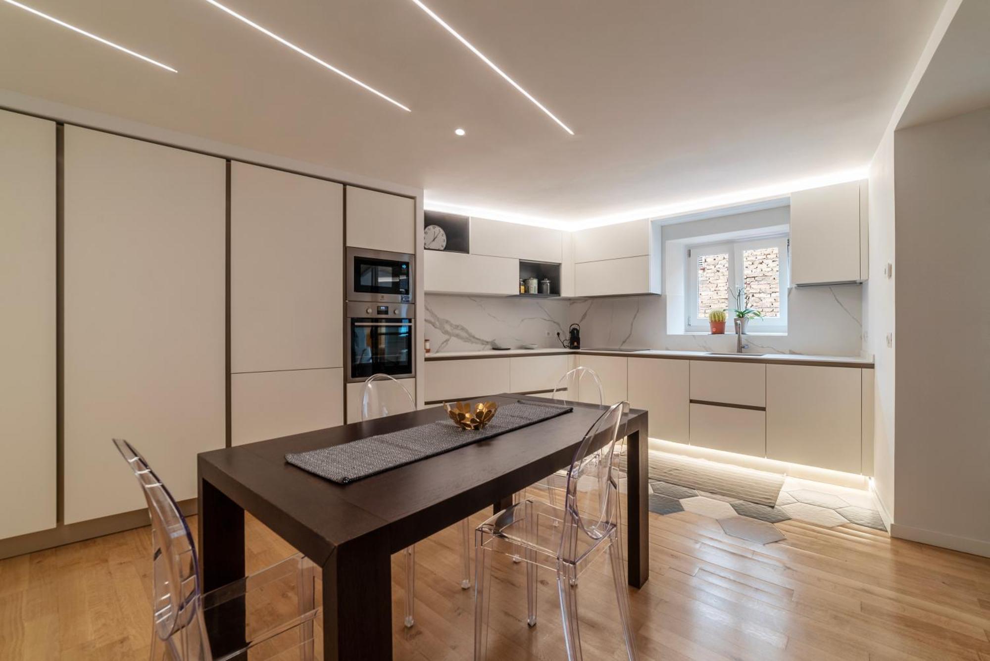 Luxury 3 Beds 3 Baths, Few Steps From Center Rom